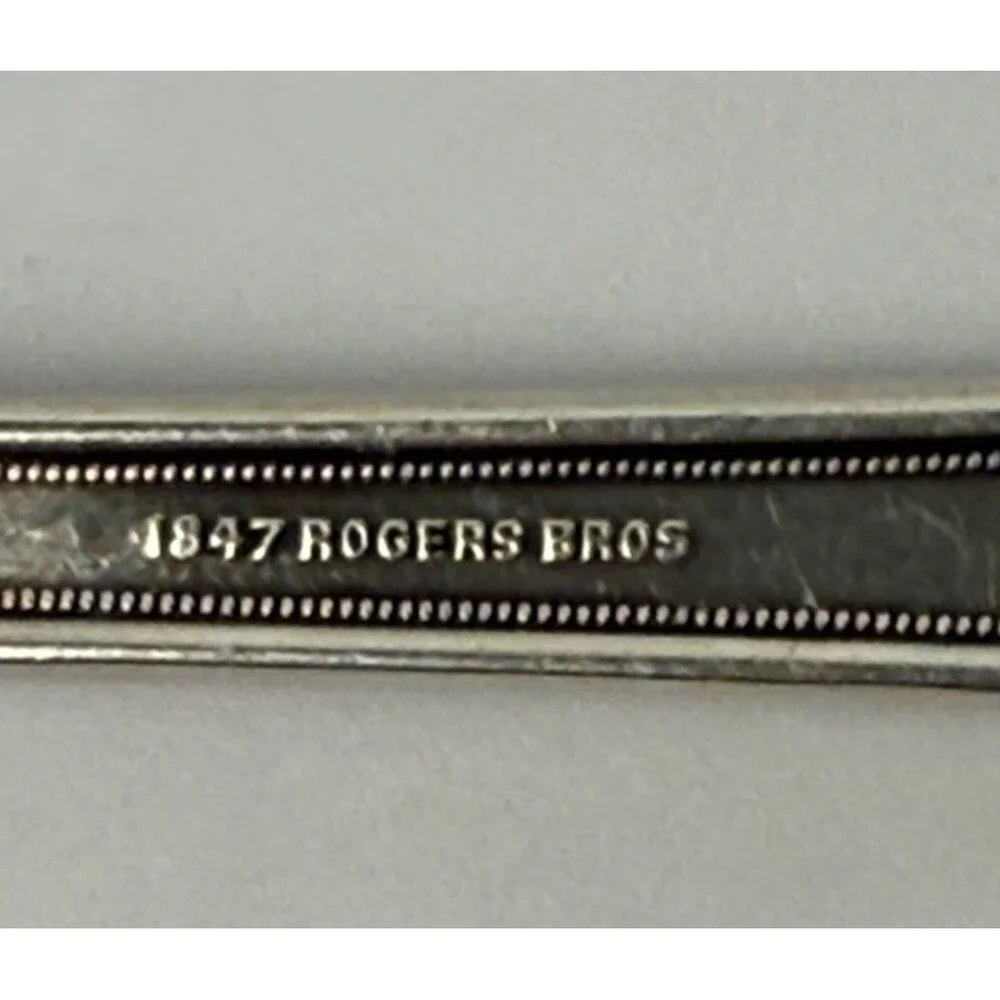 1847 Rogers Bros 1924 Ancestral Meat Serving Fork Antique Victorian‎ Silverplate